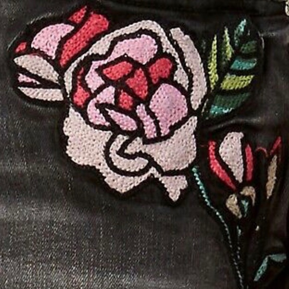 William Rast Black Denim Embroidered Shorts Size 6 - Picture 3 of 7